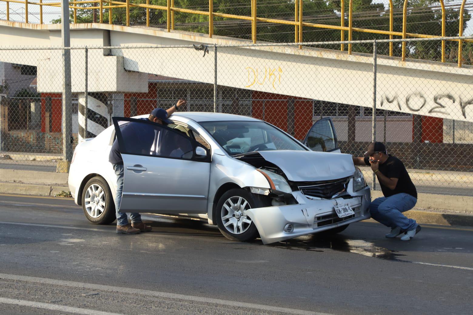 $!Camión trompo arrolla y mata a peatón en el Libramiento Colosio en Mazatlán