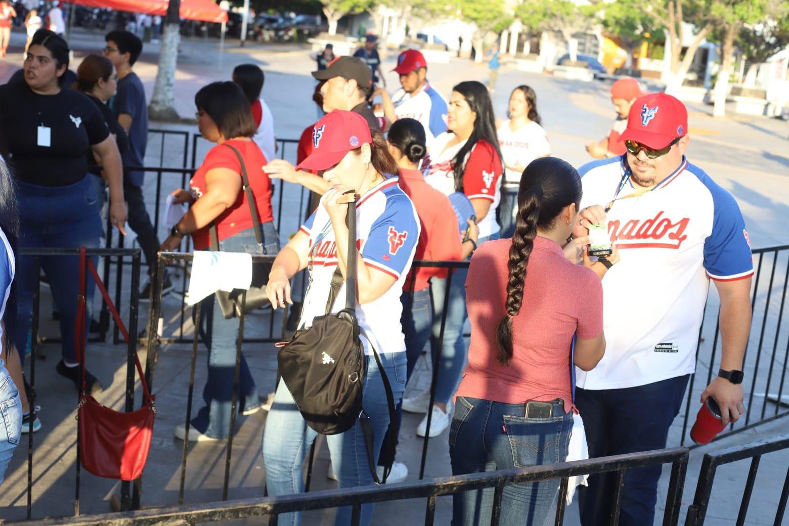 $!Viven la fiesta del beisbol en el estadio Teodoro Mariscal