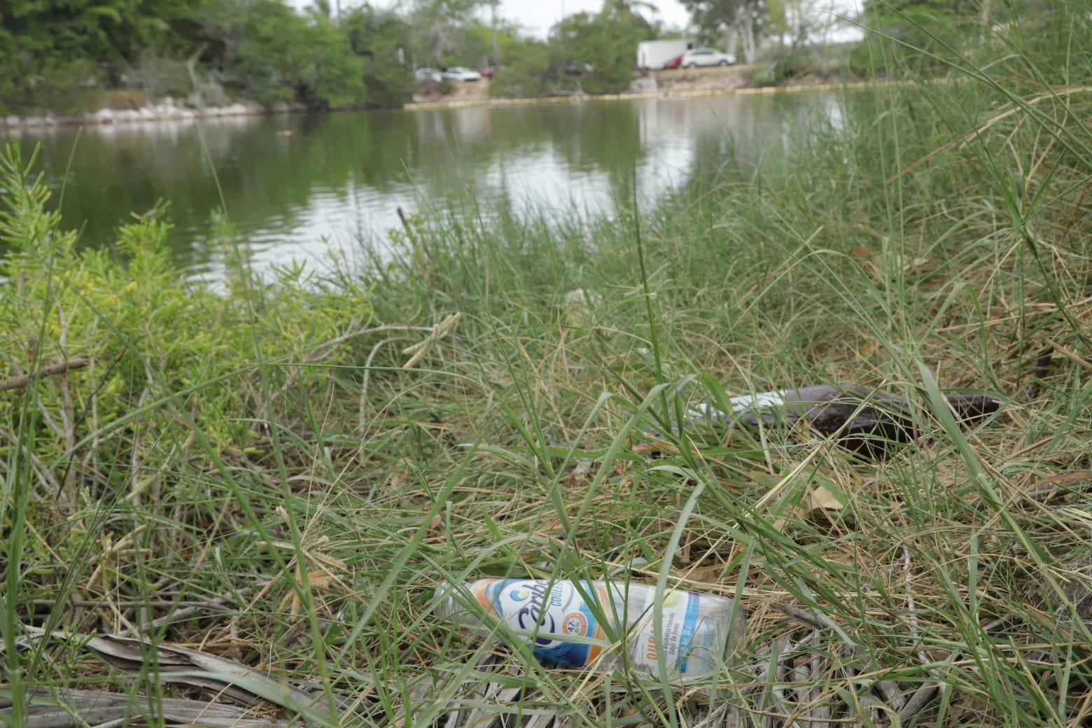 $!Denuncian contaminación en desembocadura del Estero del Yugo