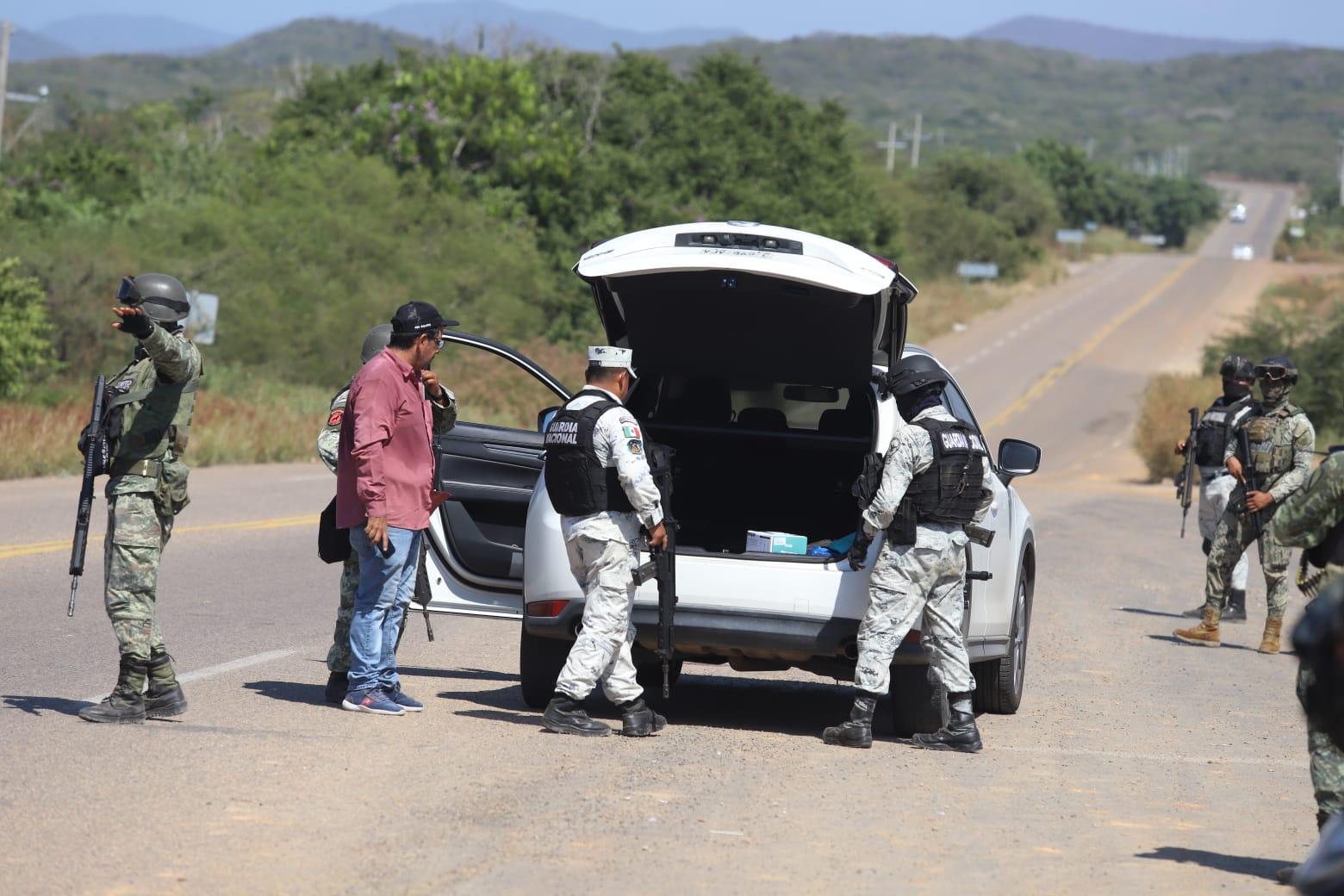 $!Implementan Fuerzas Armadas y policiales punto de revisión en área de Cerritos, en Mazatlán