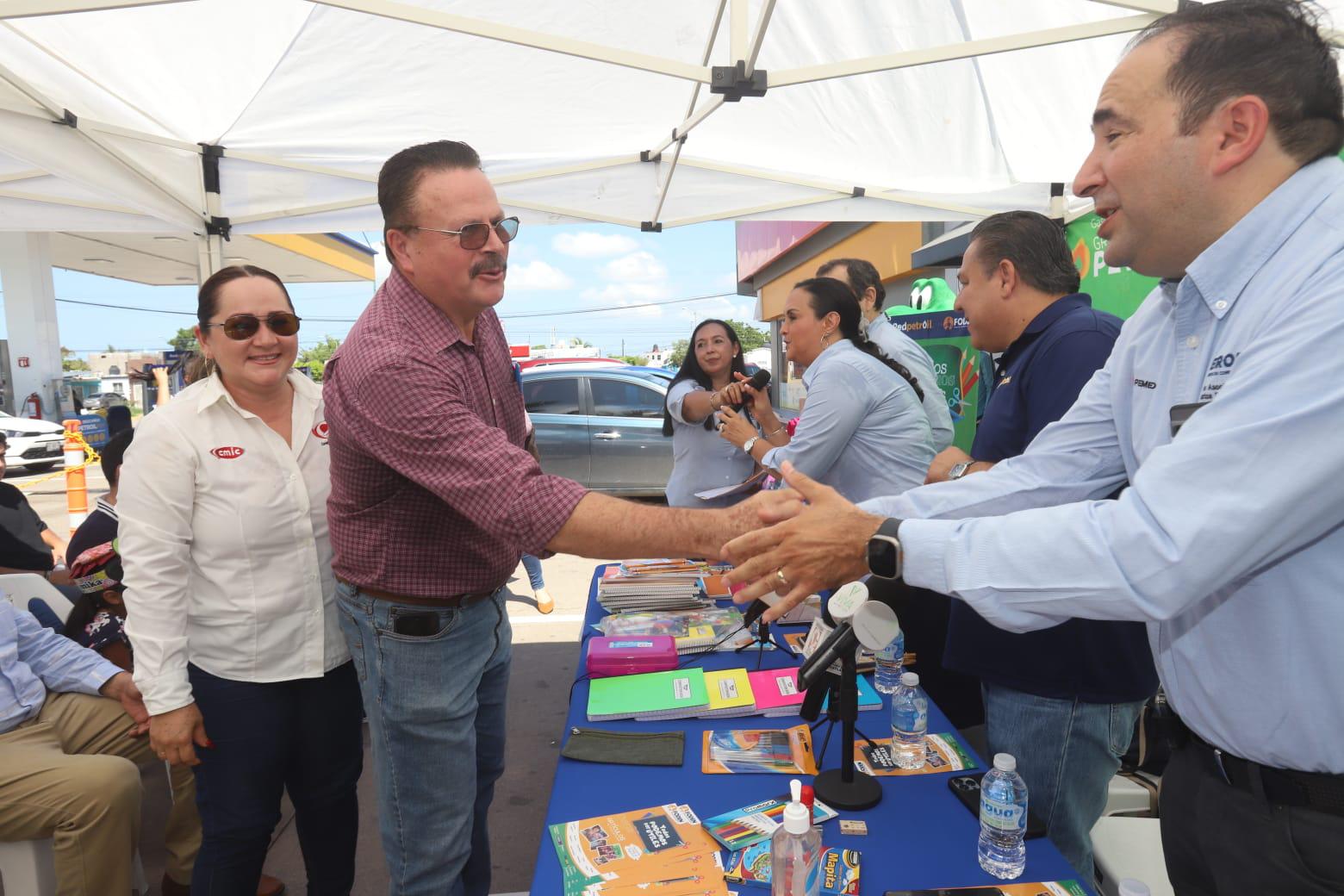 $!Grupo Petroil inicia en Mazatlán su colecta de útiles escolares