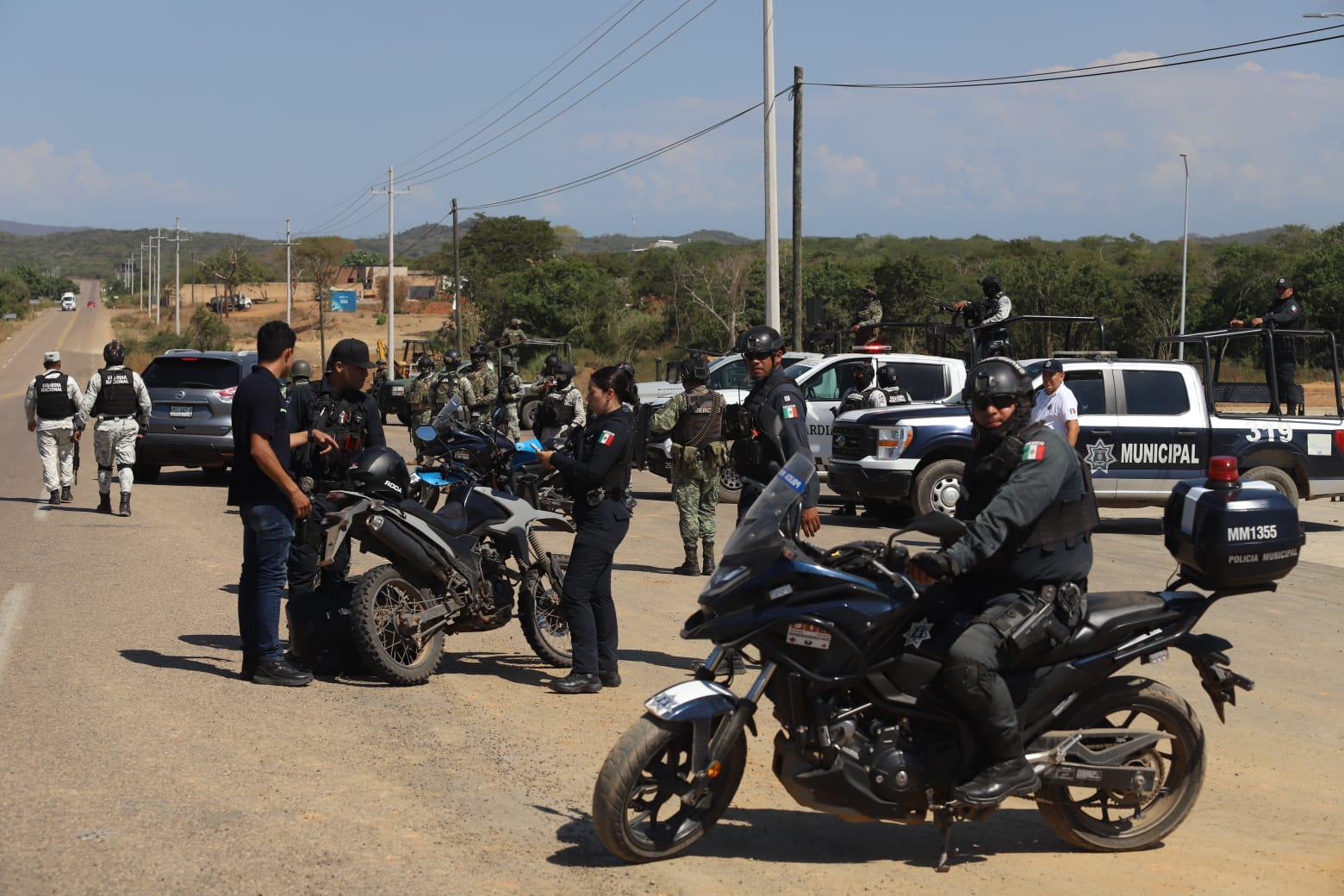 $!Implementan Fuerzas Armadas y policiales punto de revisión en área de Cerritos, en Mazatlán