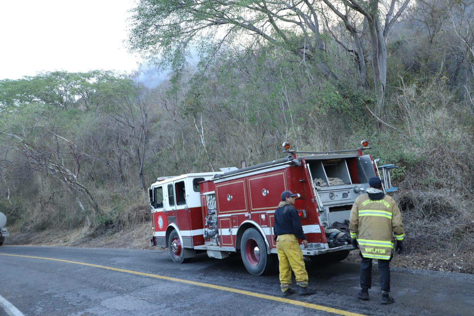 $!Por incendio sin control en El Magistral evacuan a 35 habitantes