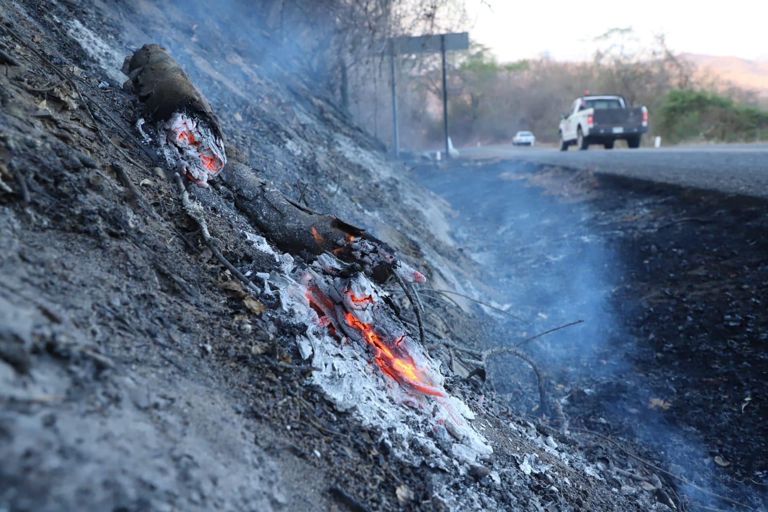 $!Por incendio sin control en El Magistral evacuan a 35 habitantes