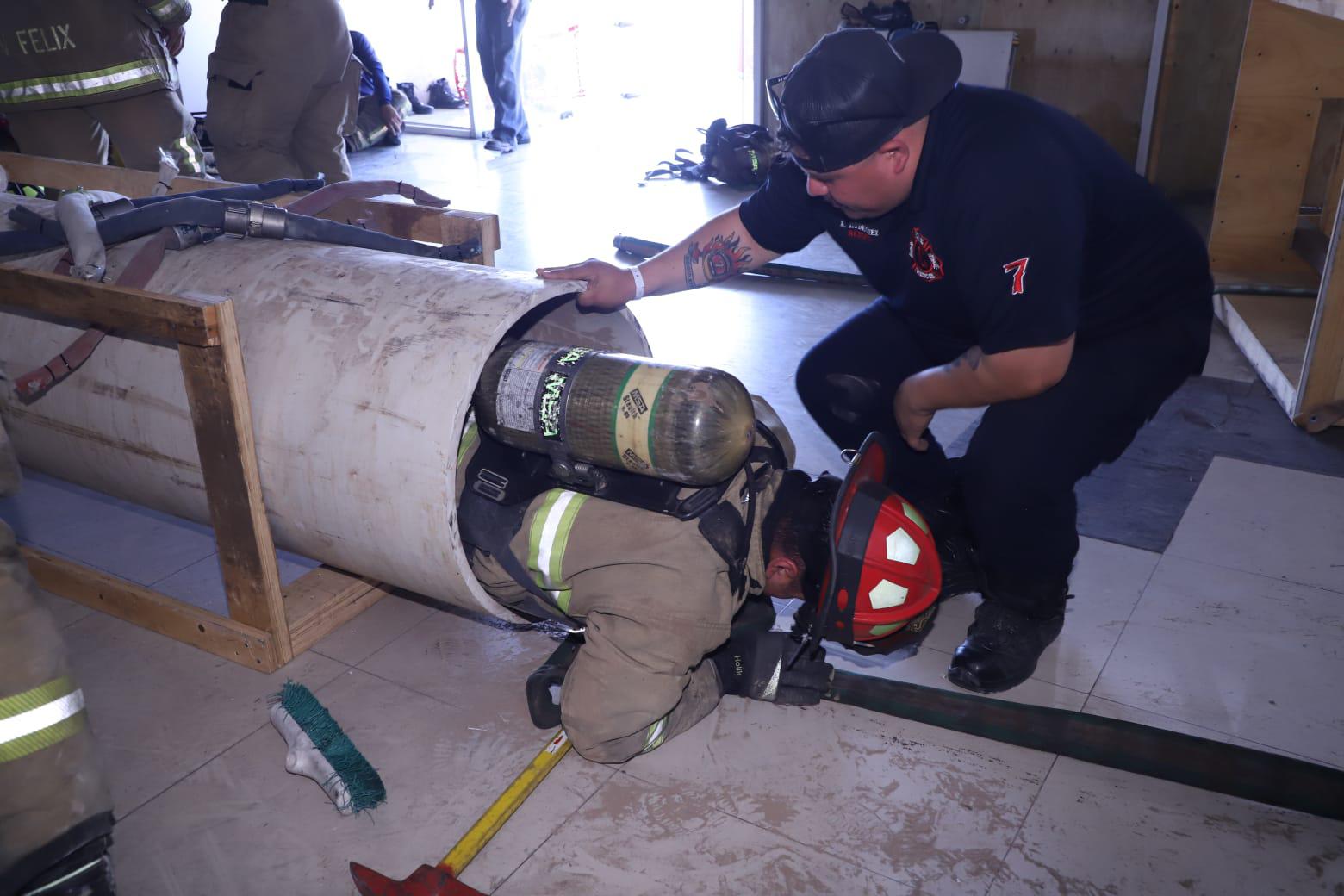 $!Bomberos Mazatlán reciben capacitación de ‘autorescate’ por Bomberos de Tijuana