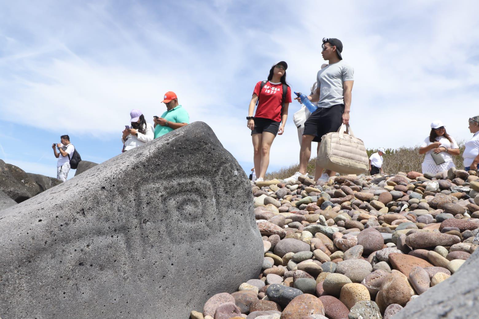 $!Saludan al Sol en la zona arqueológica de Las Labradas