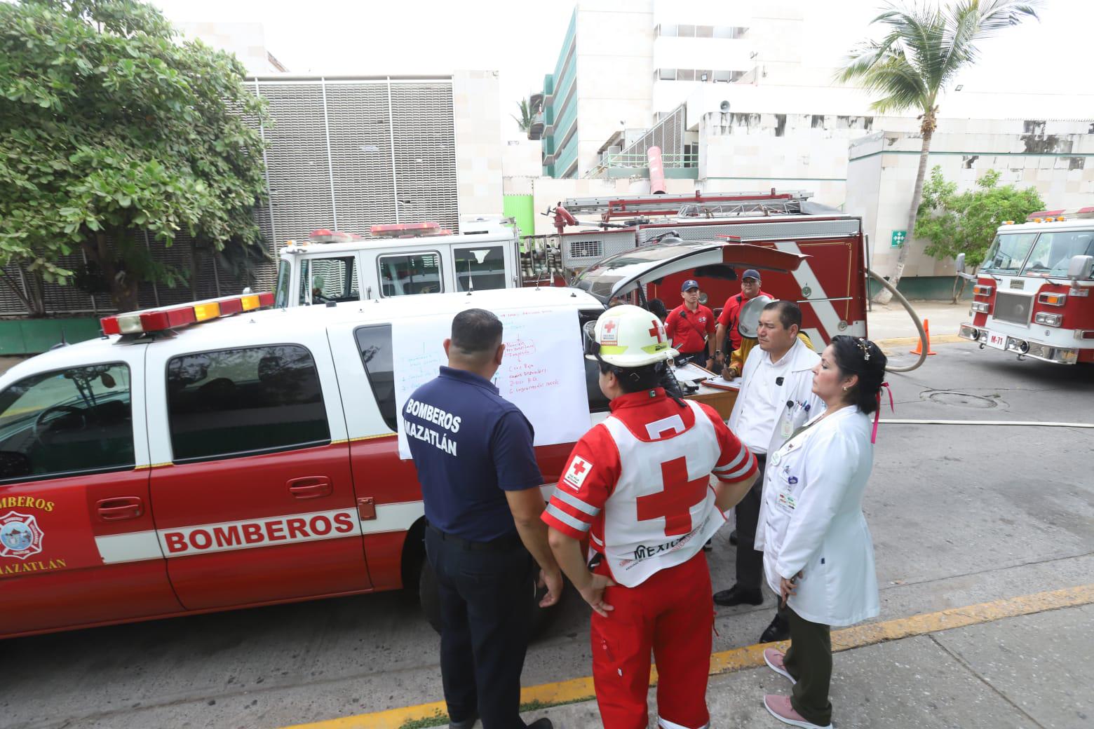 $!Desalojan áreas del IMSS nuevo en Mazatlán por fuga de oxígeno