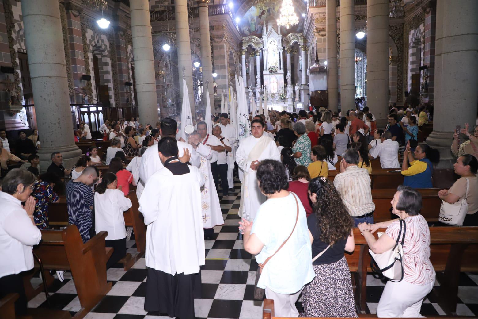 $!Celebra Iglesia Católica la procesión del Corpus Christi en Mazatlán