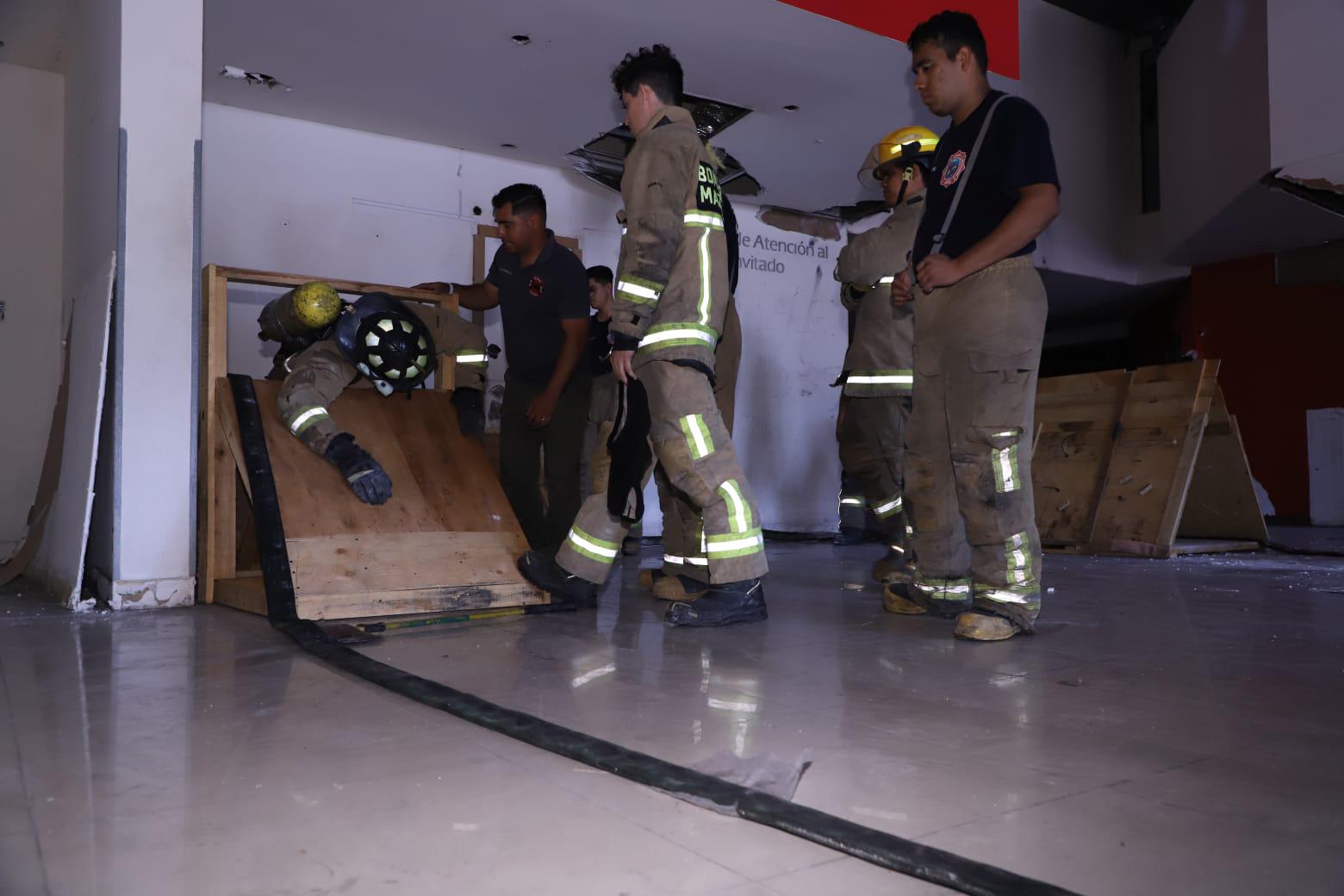 $!Bomberos Mazatlán reciben capacitación de ‘autorescate’ por Bomberos de Tijuana