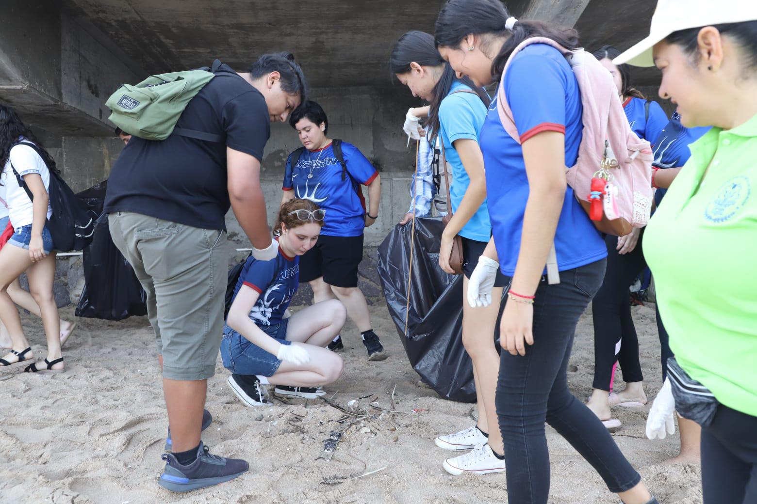 $!Celebran el Día Mundial de los Océanos con mega limpieza de playas, en Mazatlán