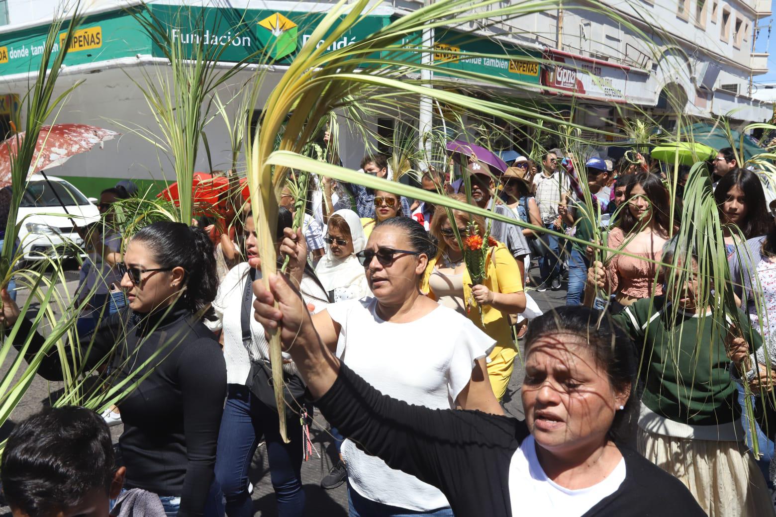 $!Arranca la Pascua Juvenil de Mazatlán con procesión y misa de Domingo de Ramos