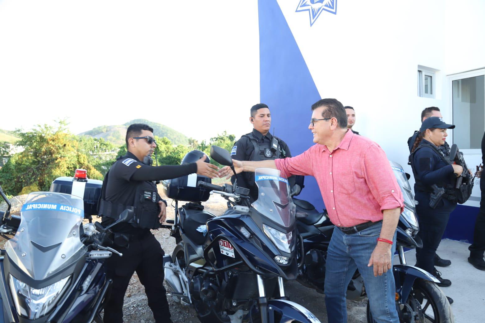 $!Inaugura Alcalde de Mazatlán una nueva caseta de policía en la colonia Cvive