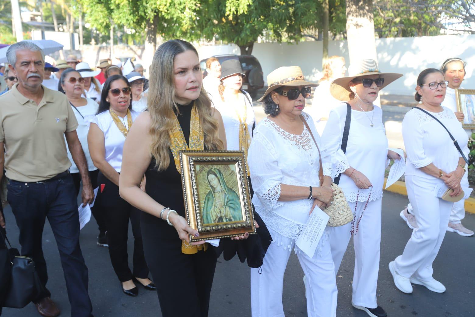 $!Imelda Morales de Chicuate, presidenta de Anspac Mazatlán, durante el recorrido.