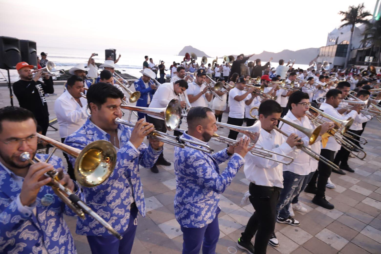 $!Buscan músicos de Mazatlán superar Récord Guinness musical