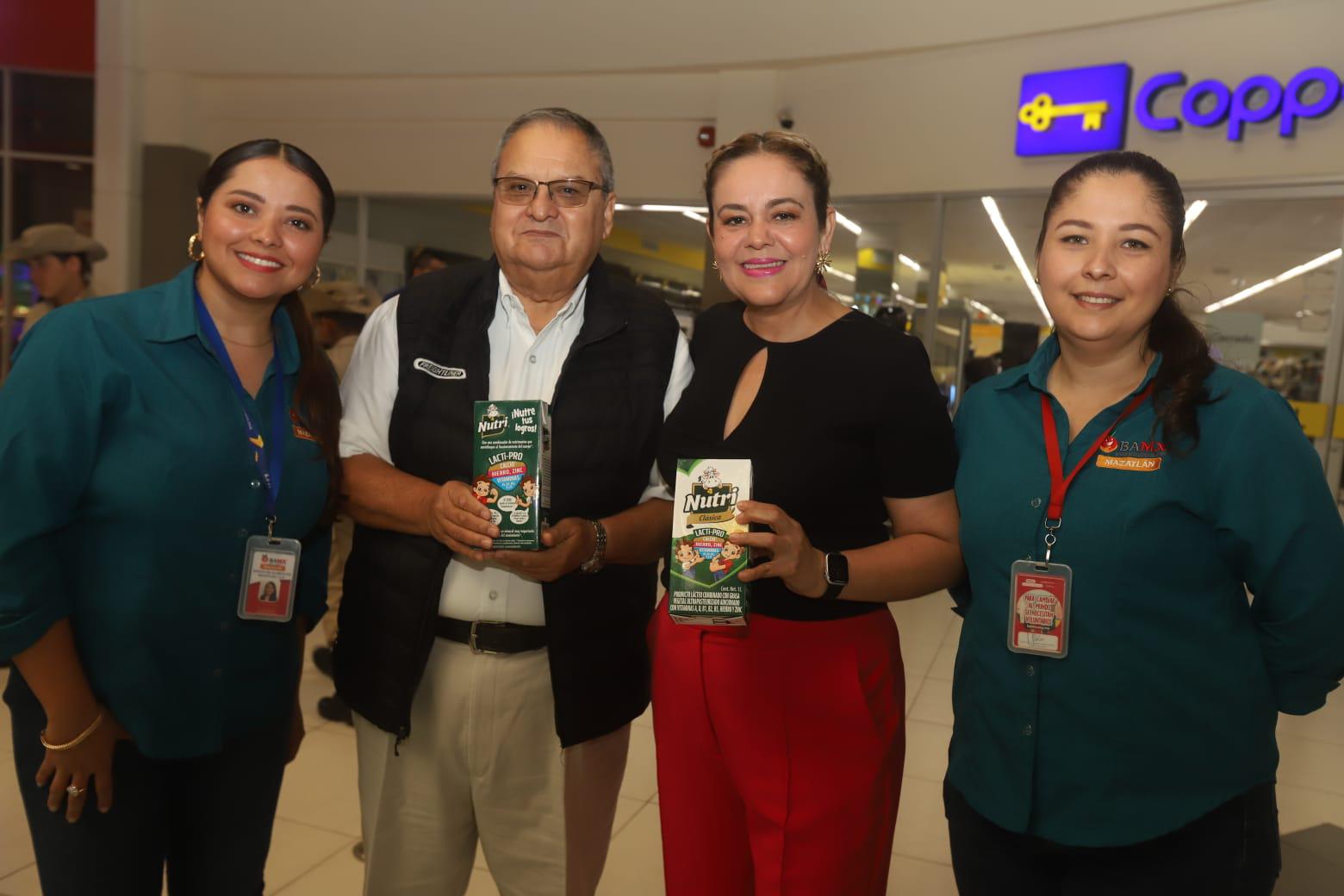 $!Cristina Cortez, Amadeo Sánchez, Maria Teresa Apodaca Muñoz y Dora Zatarain.