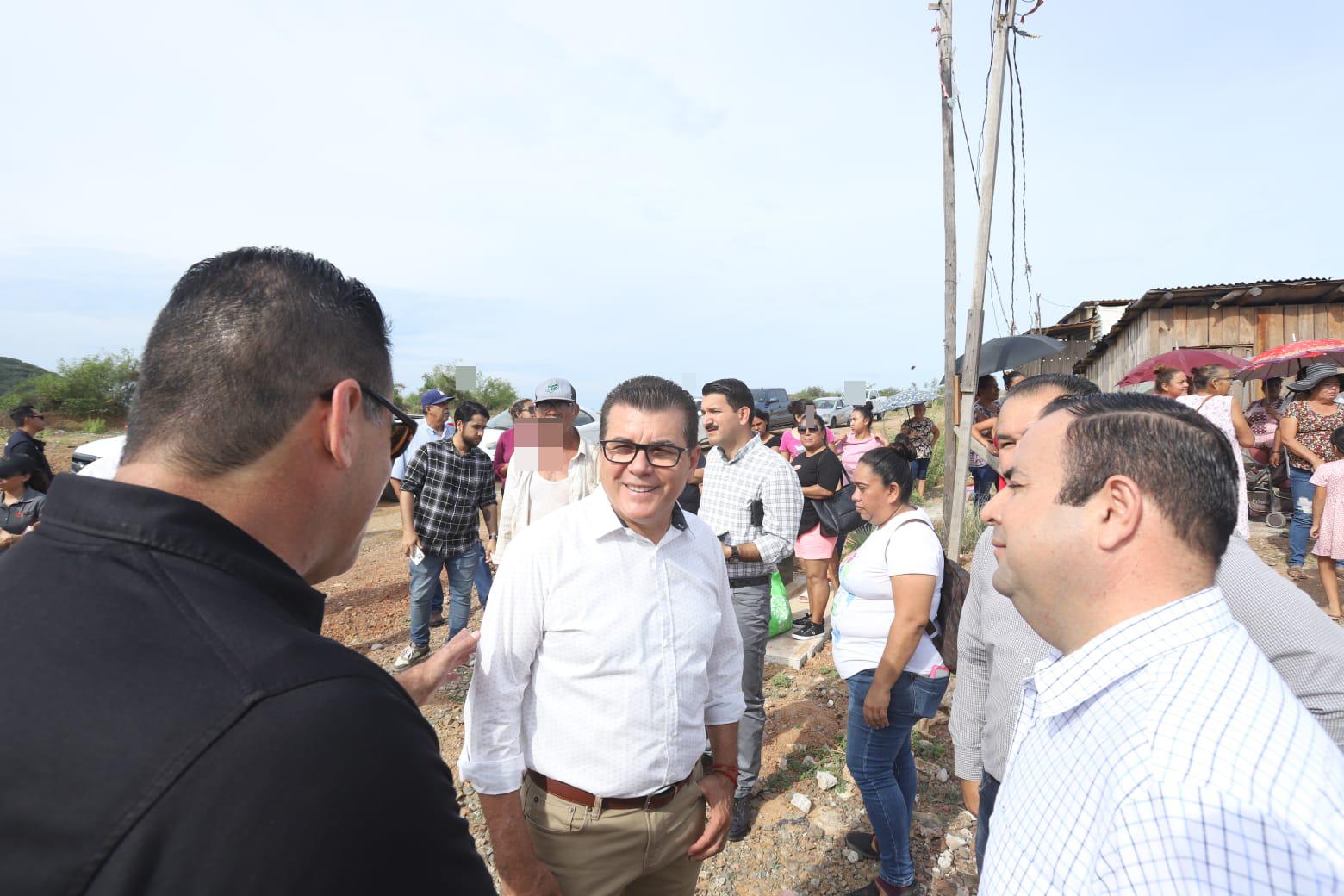 $!Apoyan en Mazatlán con servicios básicos a 122 familias desplazadas por la violencia