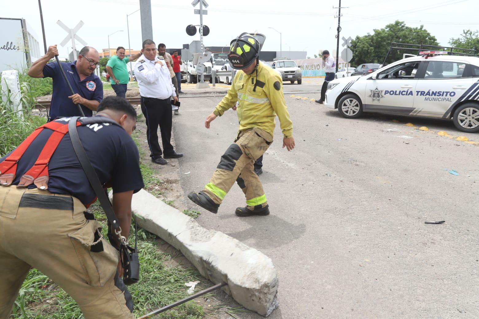 $!Arrolla tren a camioneta en la ‘Peche’ Rice, al norte de Mazatlán