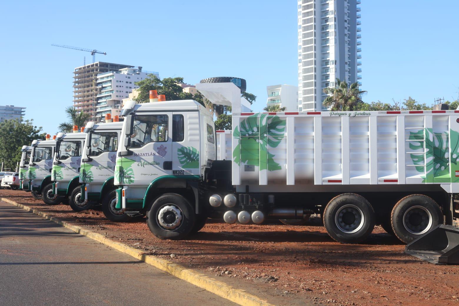 $!Entregan camiones y equipo a Parques y Jardines de Mazatlán por $14 millones