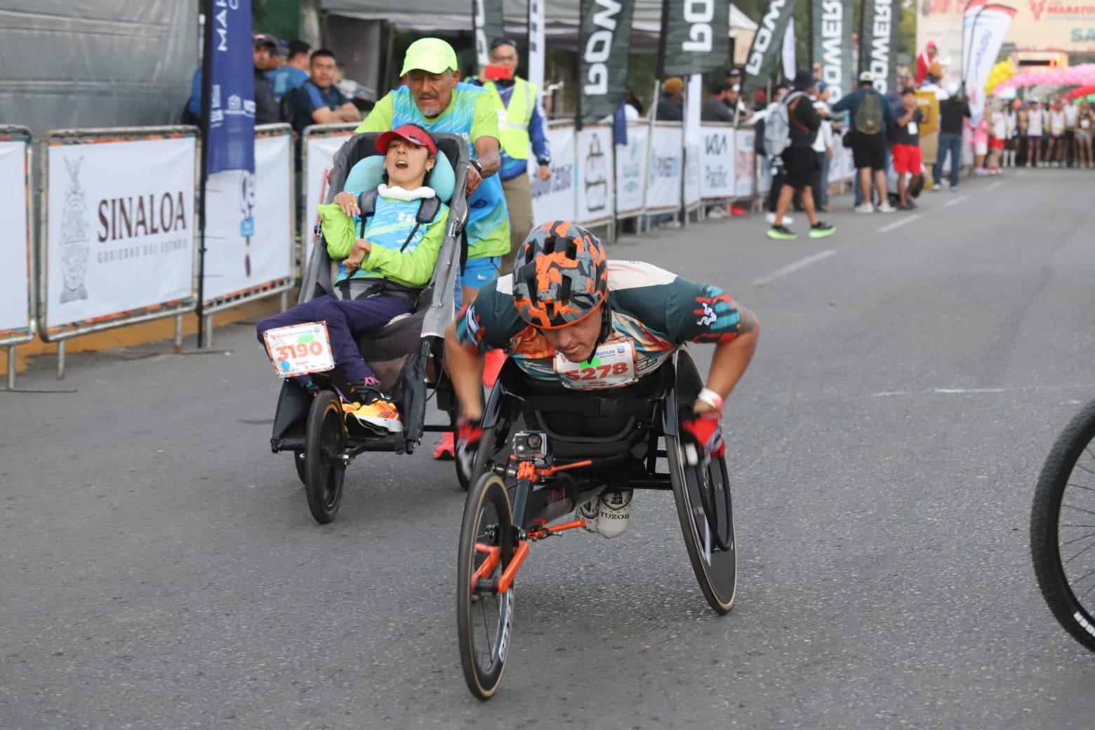 $!¡Dedicado a su abuelita! José Antonio Aguilera es el campeón de la Carrera de Capacidades Especiales del Maratón Pacífico