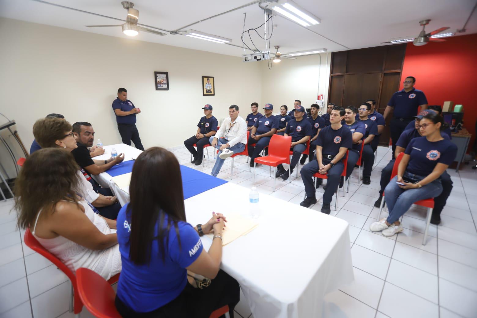 $!Firma Bomberos Voluntarios de Mazatlán convenio con gimnasio en beneficio del personal