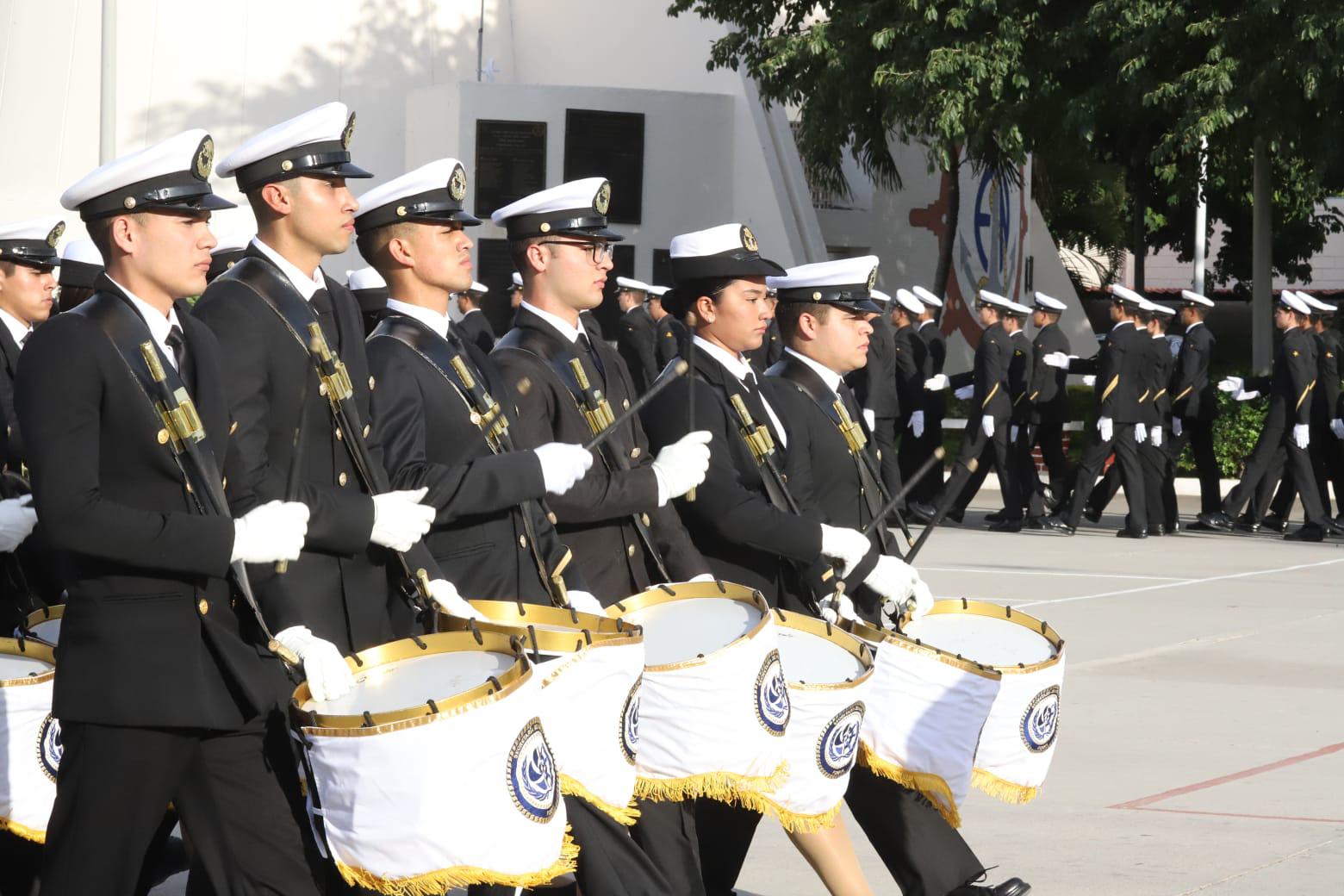 $!Juran Bandera alumnos de la Escuela Náutica Mercante de Mazatlán