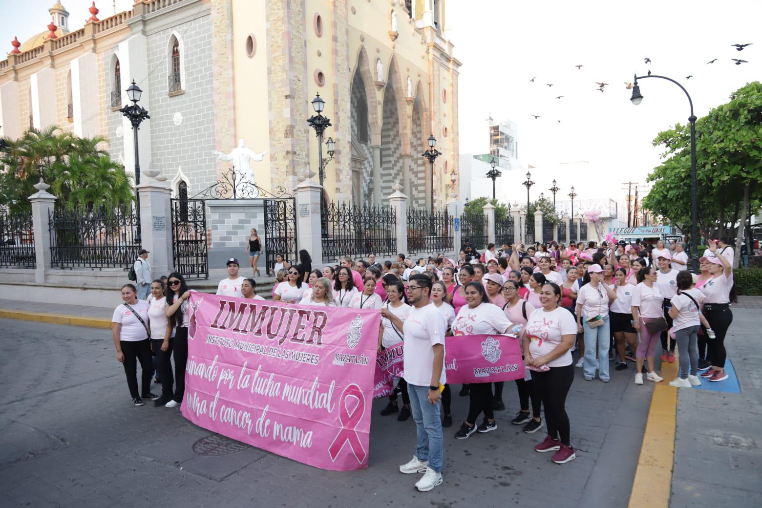 $!Celebran en Mazatlán la Caminata Rosa por la Paz y la Salud de las Mujeres