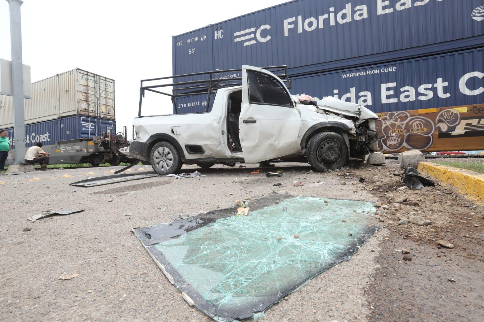 $!Arrolla tren a camioneta en la ‘Peche’ Rice, al norte de Mazatlán