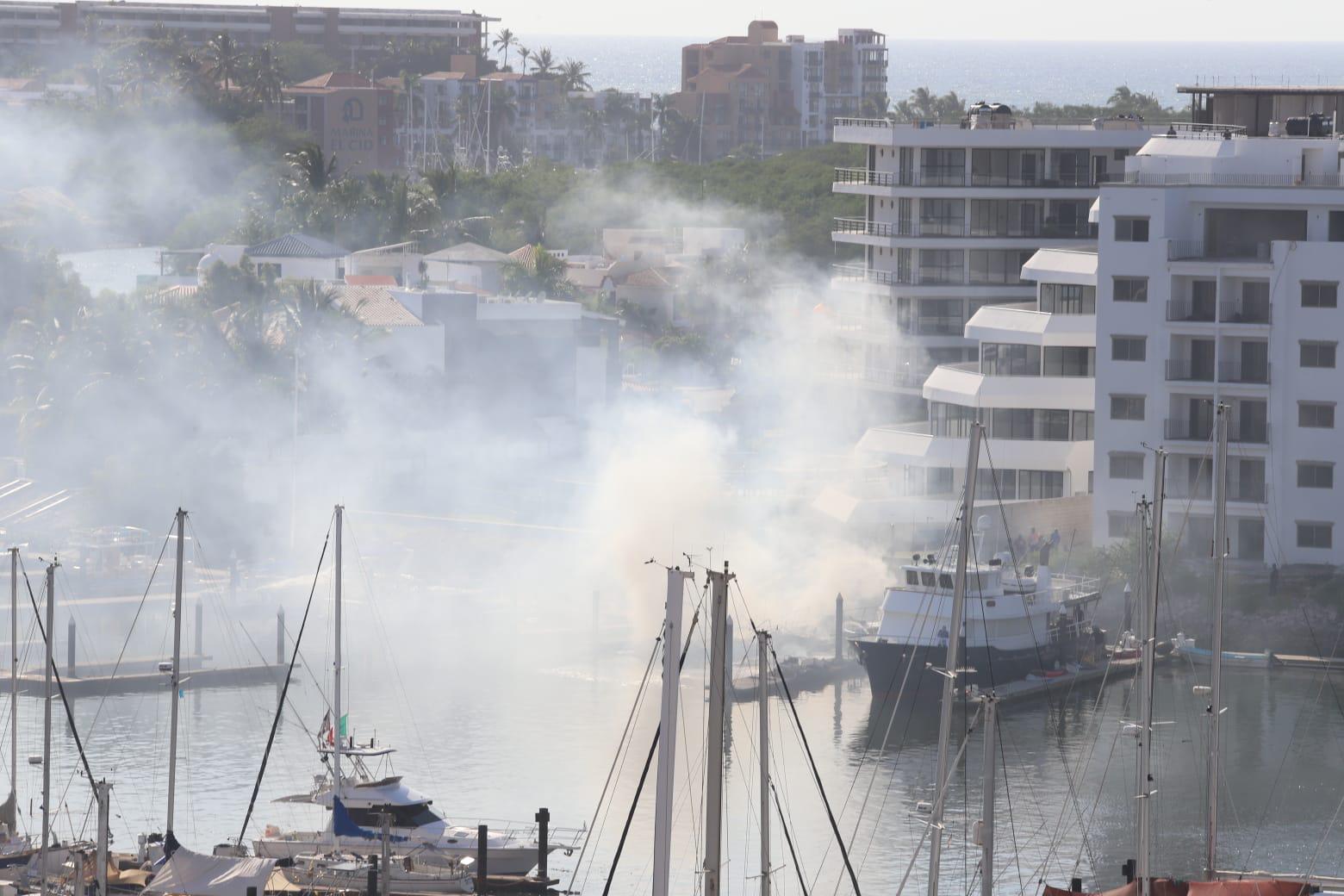 $!Se incendian dos yates en La Marina Mazatlán