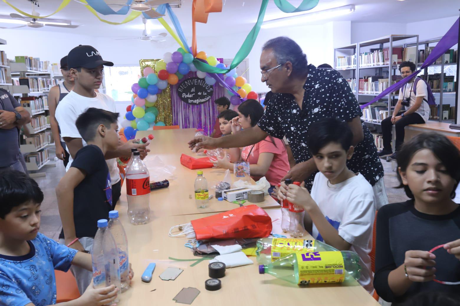 $!Imparten charla y taller de cohetes hidropropulsados a niños en Mazatlán