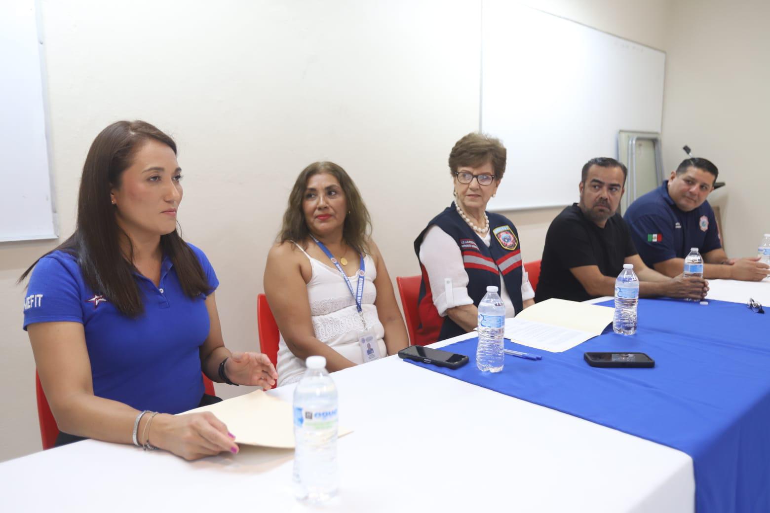 $!Firma Bomberos Voluntarios de Mazatlán convenio con gimnasio en beneficio del personal