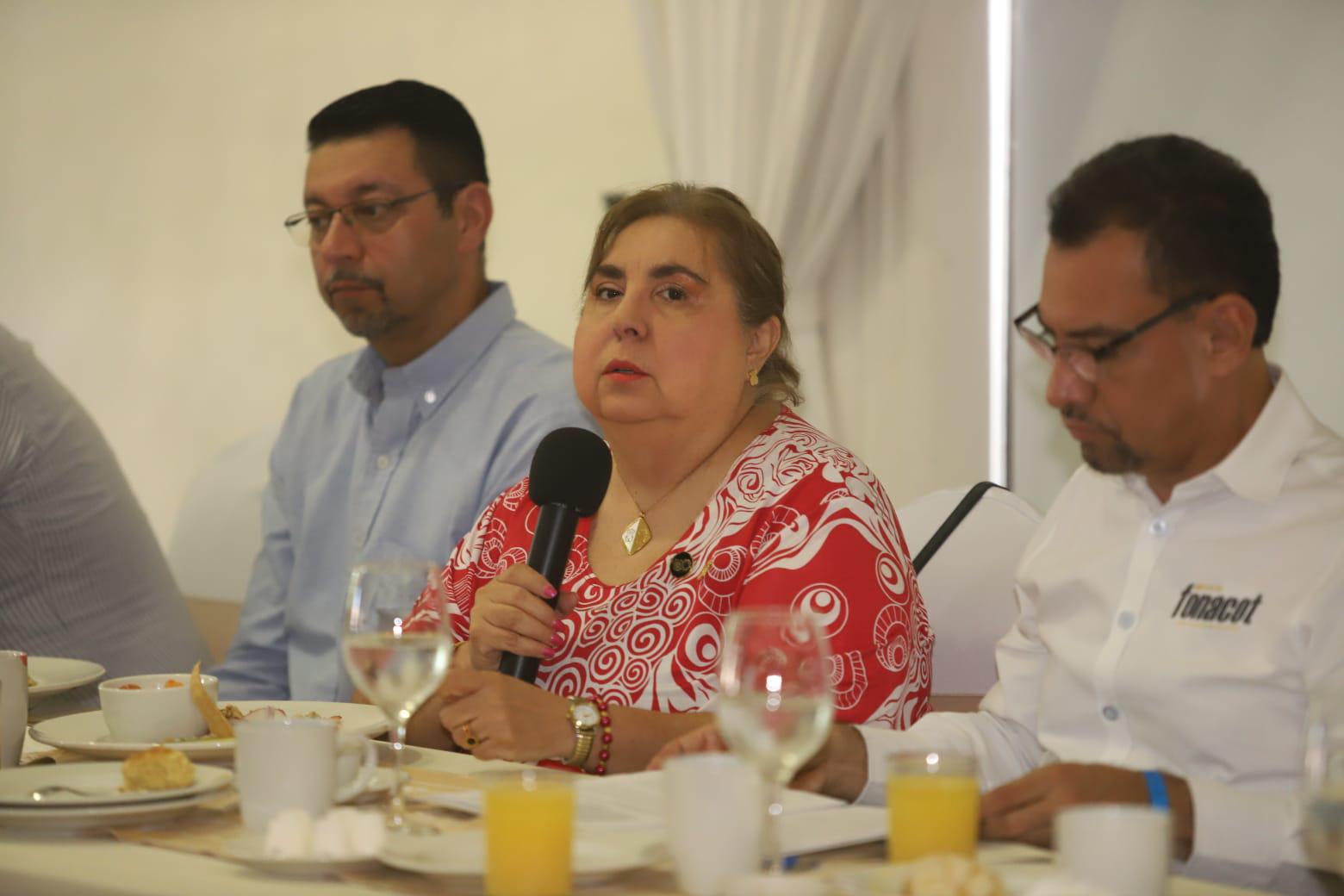 $!Fonacot y contadores de Mazatlán firman convenio para beneficiar a trabajadores