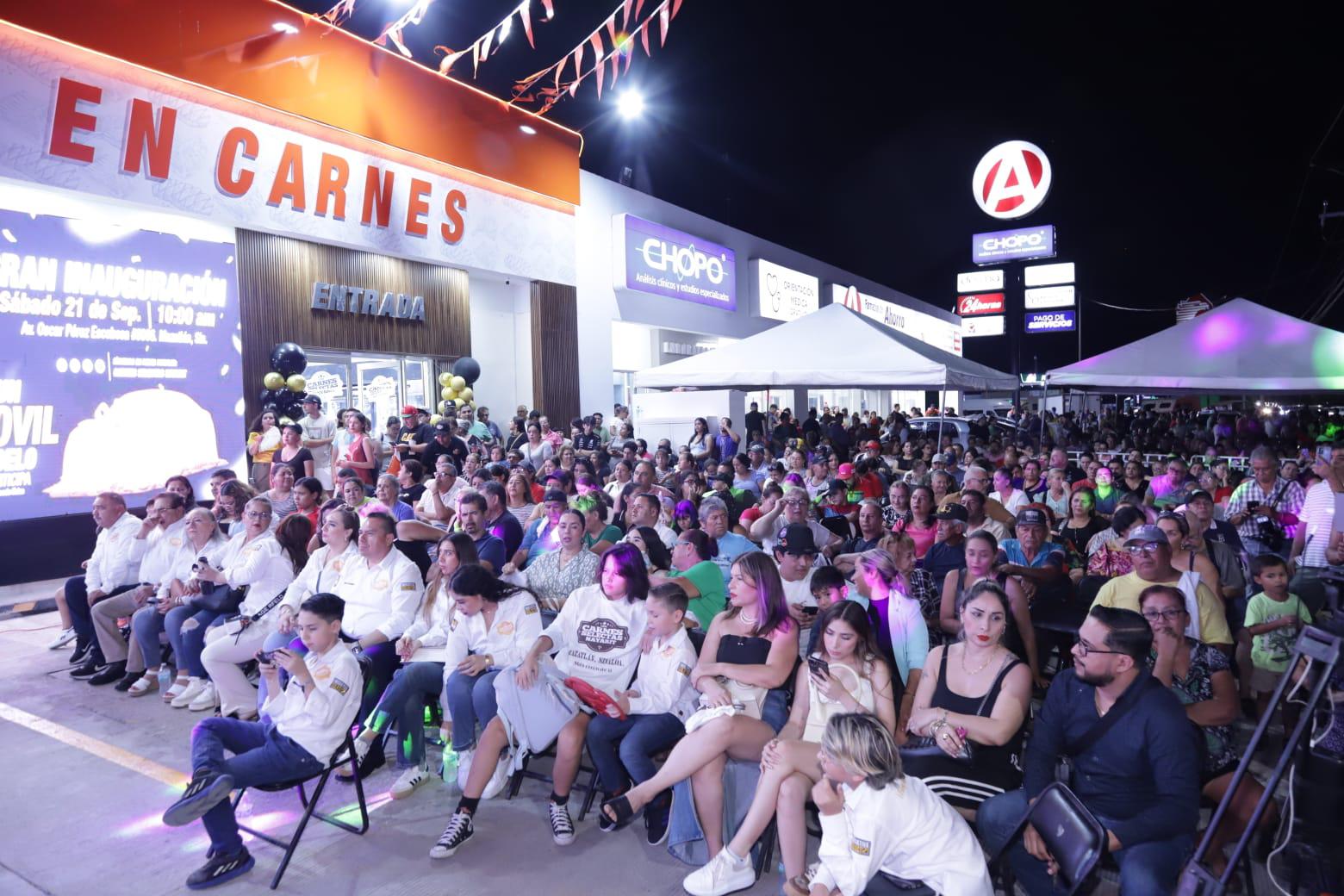 $!Joselyn Gollaz es la ganadora del automóvil que rifó por su apertura en Mazatlán Carnes Selectas Nayarit