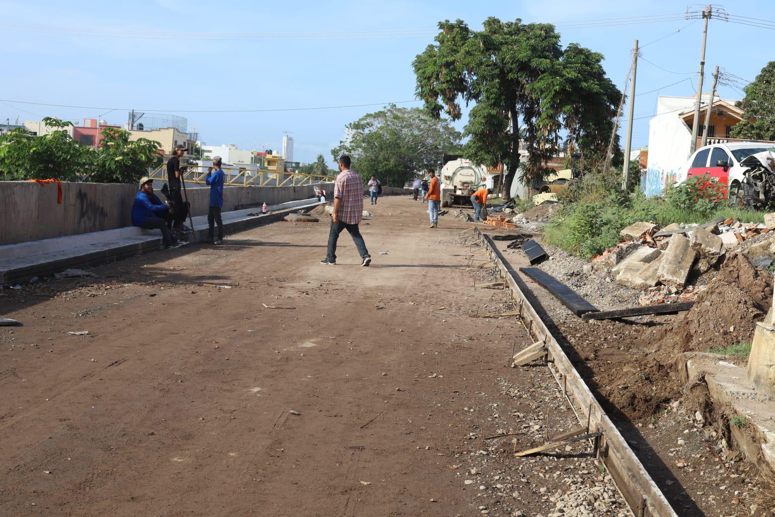 $!Inicia rehabilitación de drenaje y pavimentación en calle de Jacarandas, en Mazatlán