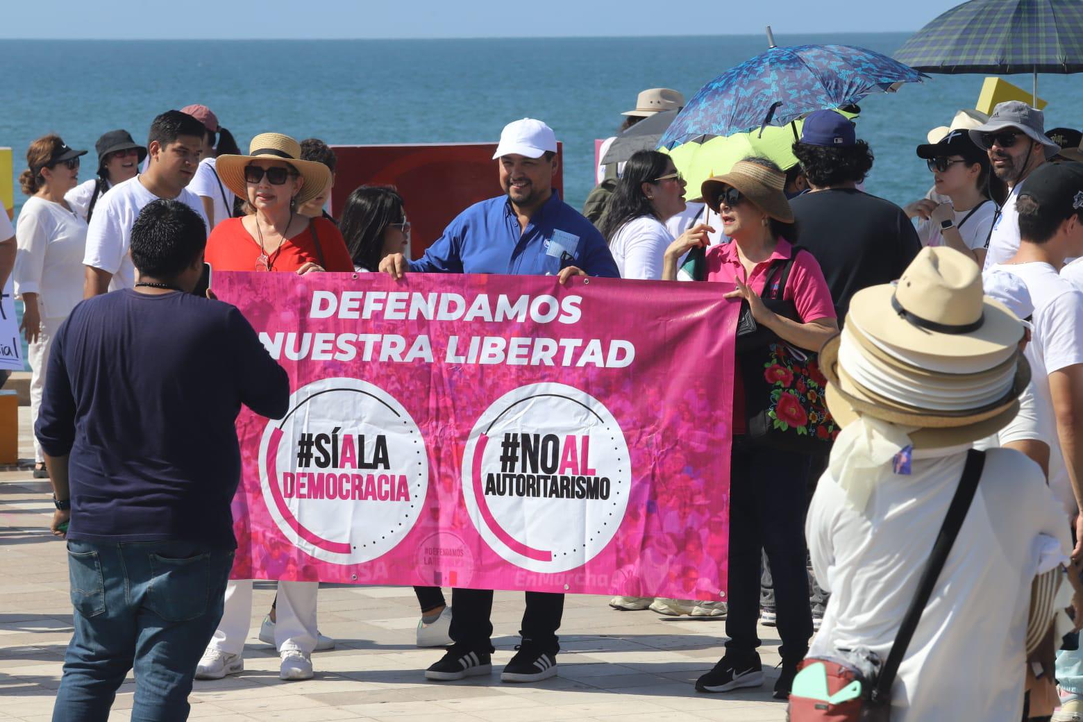 $!Marchan trabajadores del Poder Judicial de la Federación por la libertad y la justicia