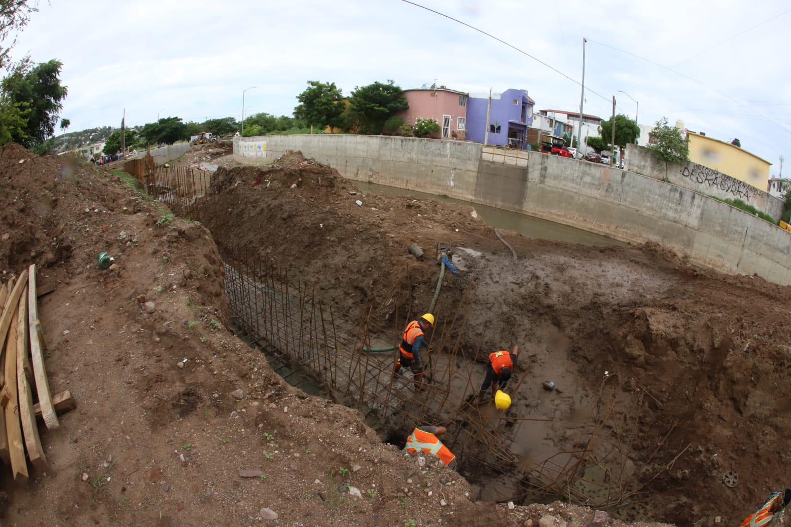 $!Supervisa Alcalde rehabilitación de colector y muro en Arroyo Jabalines