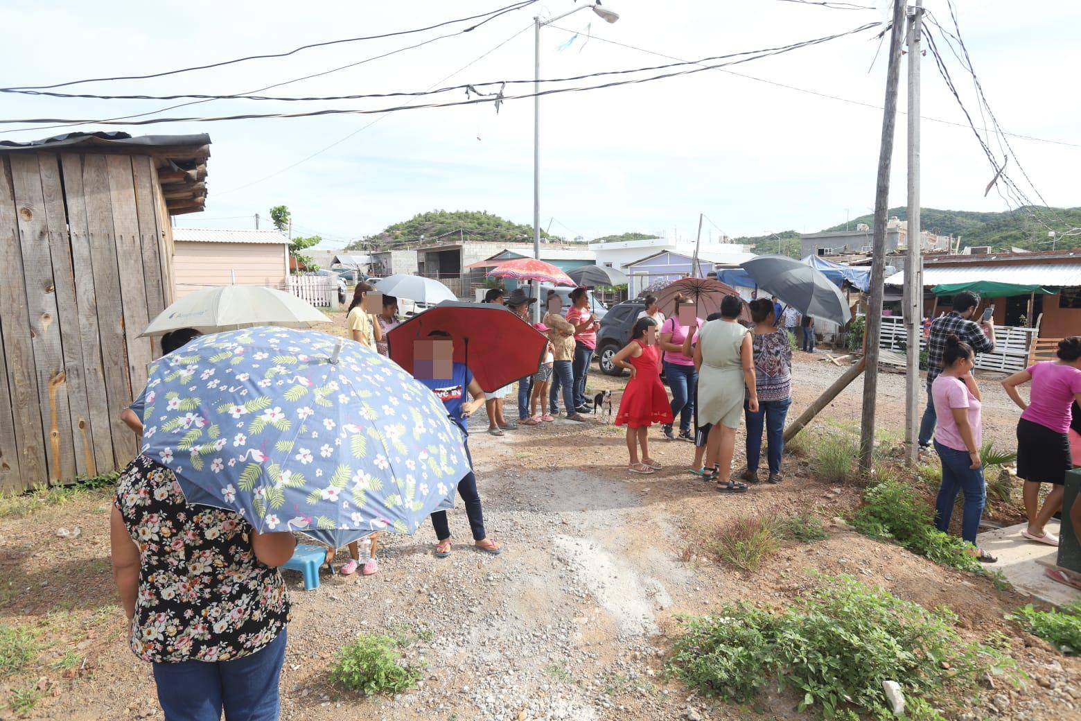 $!Apoyan en Mazatlán con servicios básicos a 122 familias desplazadas por la violencia