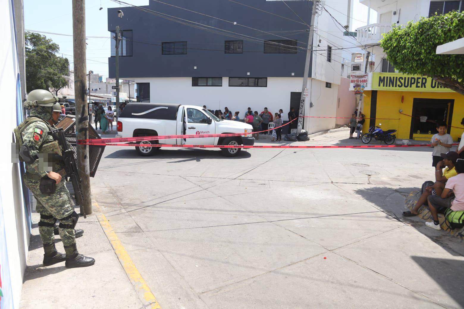 $!Asesinan a una joven en asalto a minisúper de la Reforma, en Mazatlán