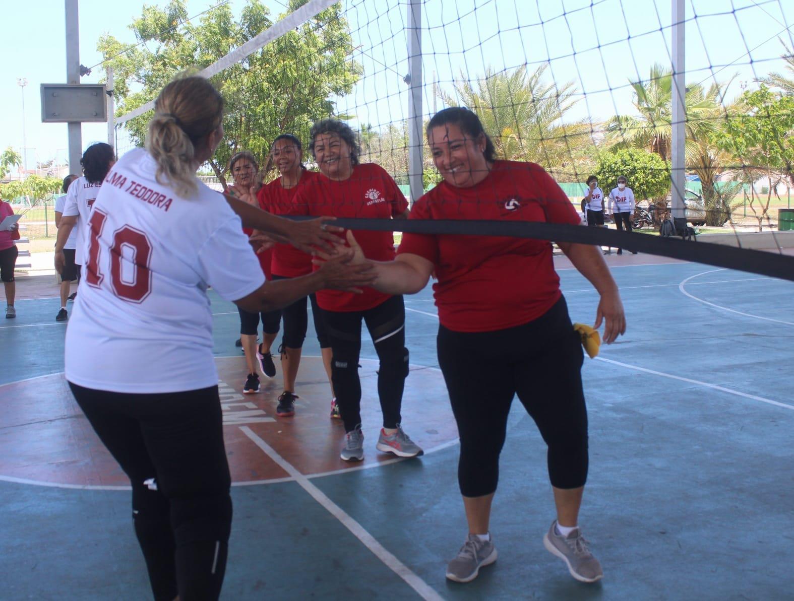 $!Hermana a adultos mayores Torneo Estatal de Cachibol