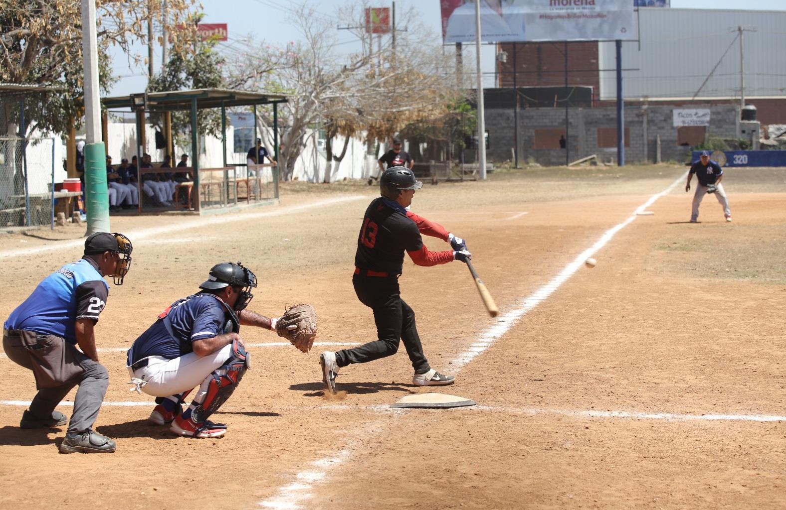 $!Sellan su pase a semifinales de Liga Burócrata