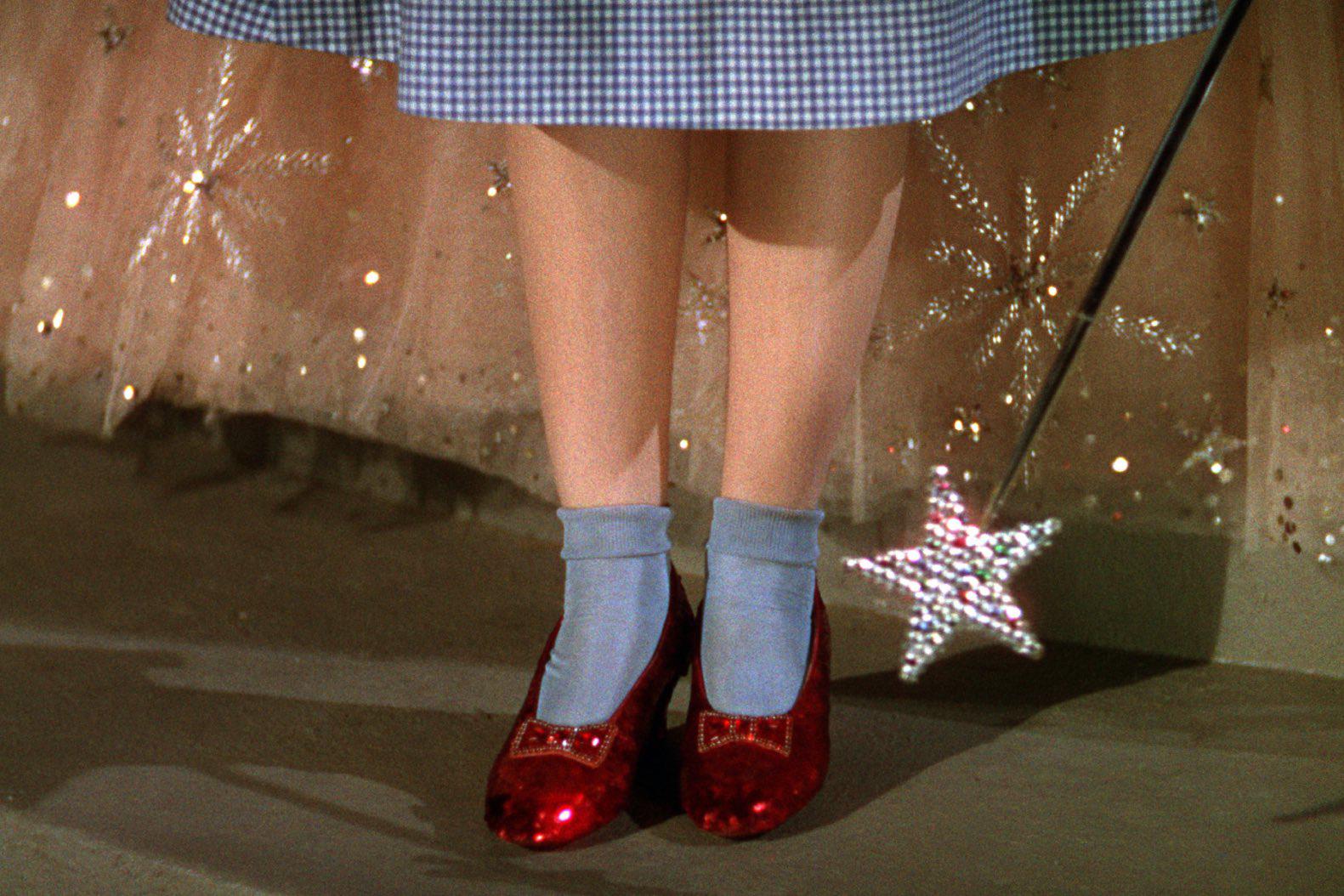 $!Subastan las zapatillas de Judy Garland en ‘El Mago de Oz’ por 32.5 mdd