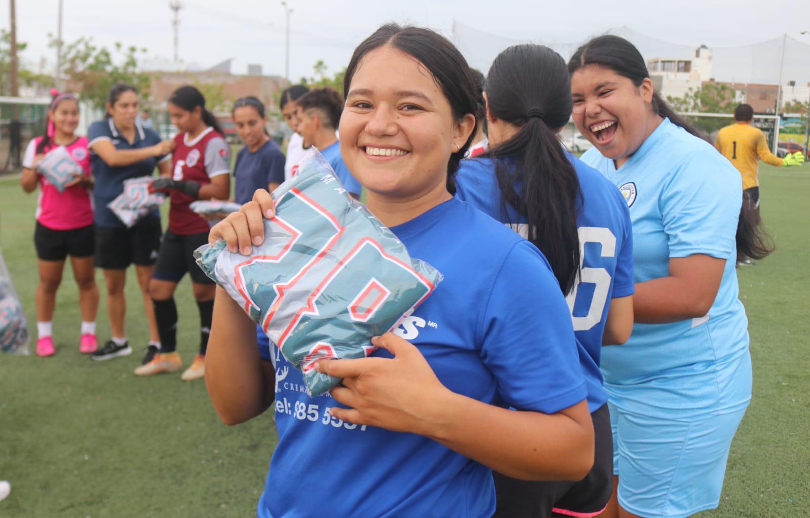 $!Selección Mazatlán recibe uniformes para encarar el Estatal Libre Femenil