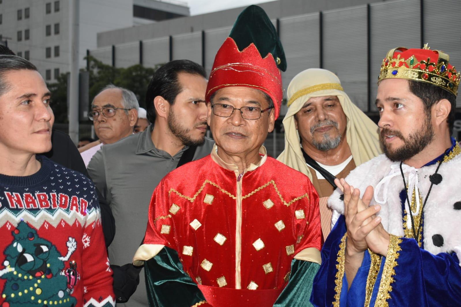 $!Animan con Desfile Navideño espíritu decembrino en Culiacán