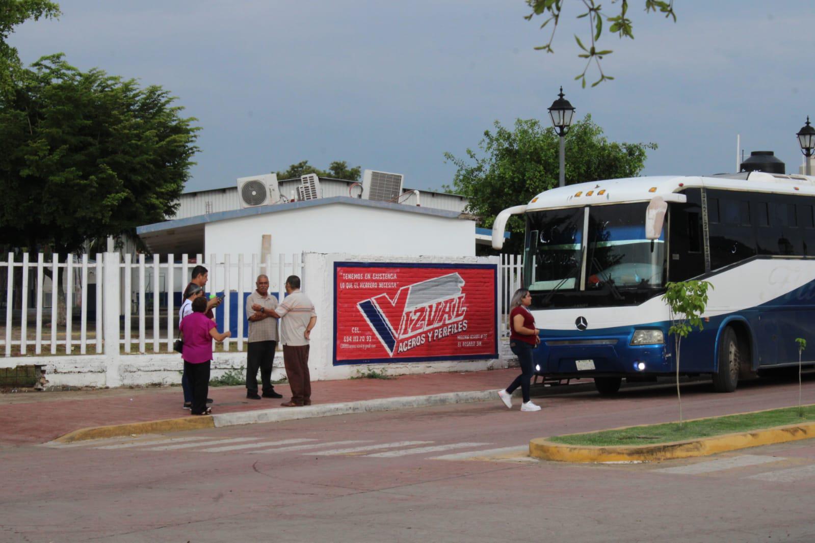 $!En Rosario, se alistan camiones con funcionarios y ciudadanos para acudir a evento de AMLO