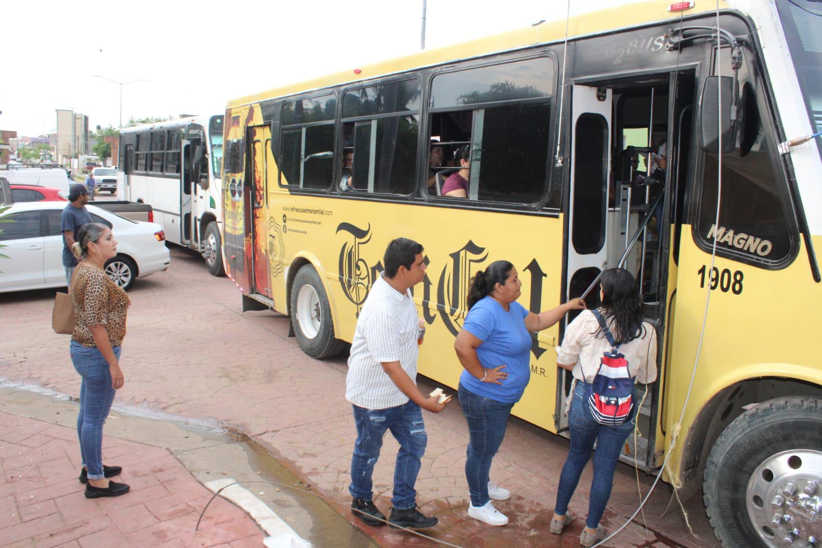 $!En Rosario, se alistan camiones con funcionarios y ciudadanos para acudir a evento de AMLO