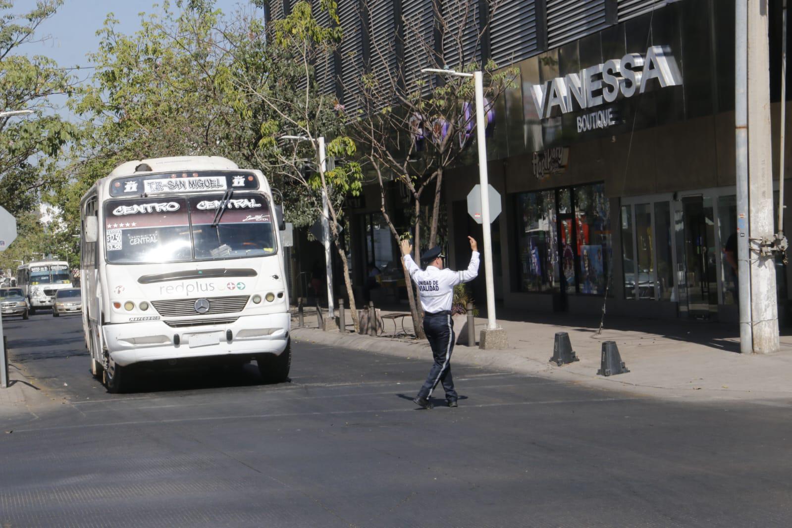 $!No hay semáforos dañados en Culiacán por apagones, asegura Vialidad y Transportes