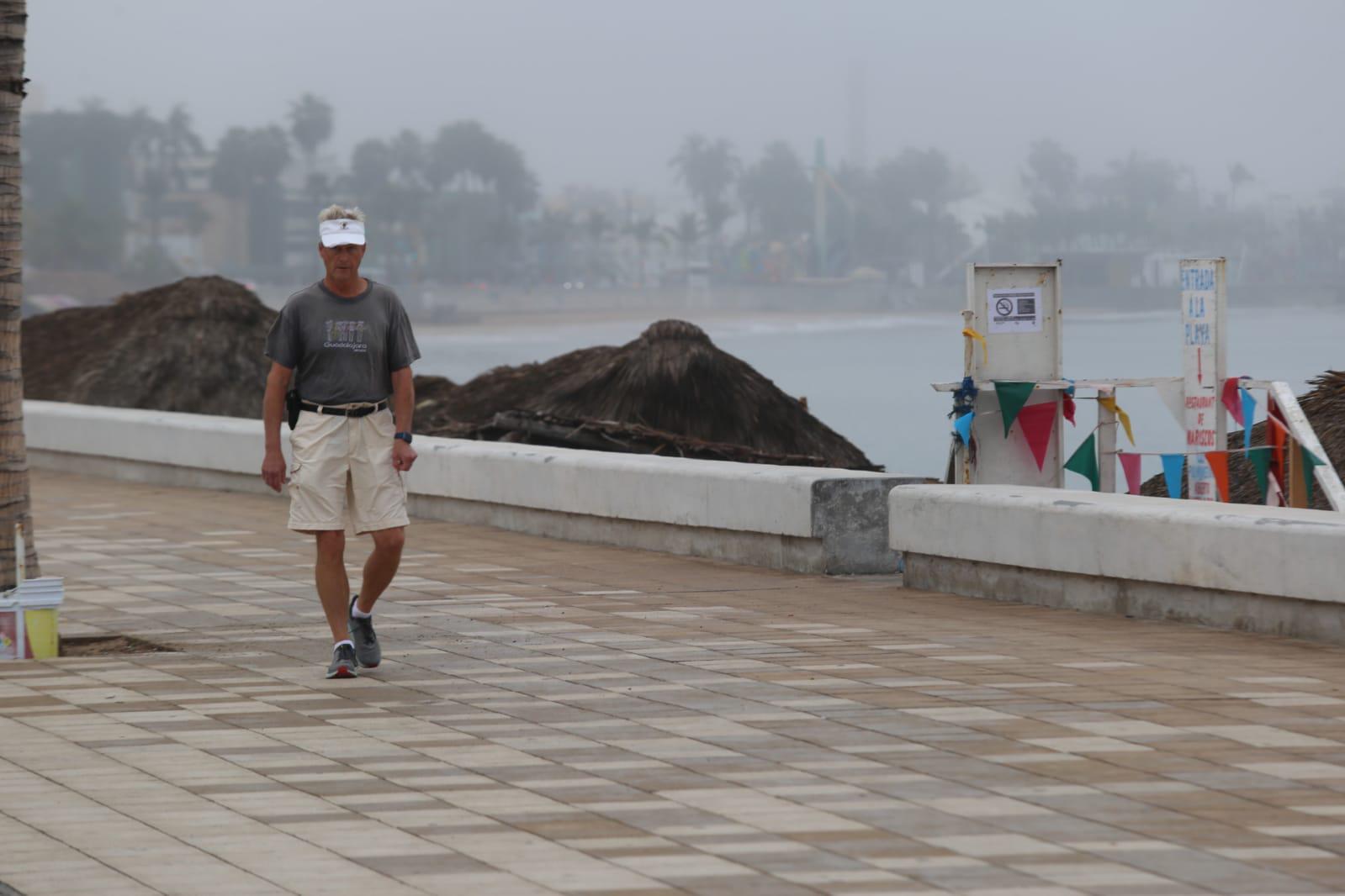 $!Mazatlán se cubre de niebla