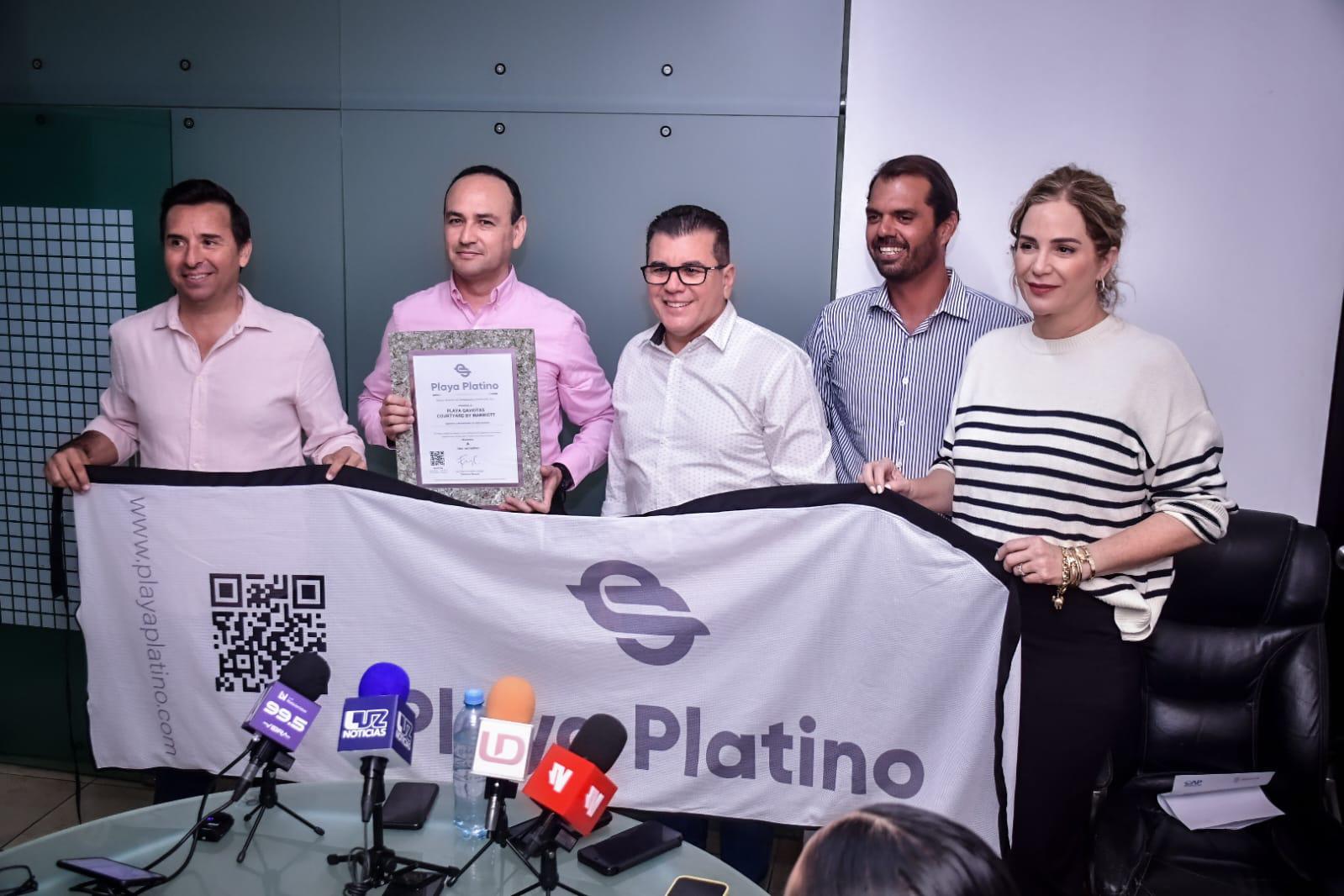 $!Reciben distintivo de Playa Platino cinco hoteles de Mazatlán por conservación de sus playas