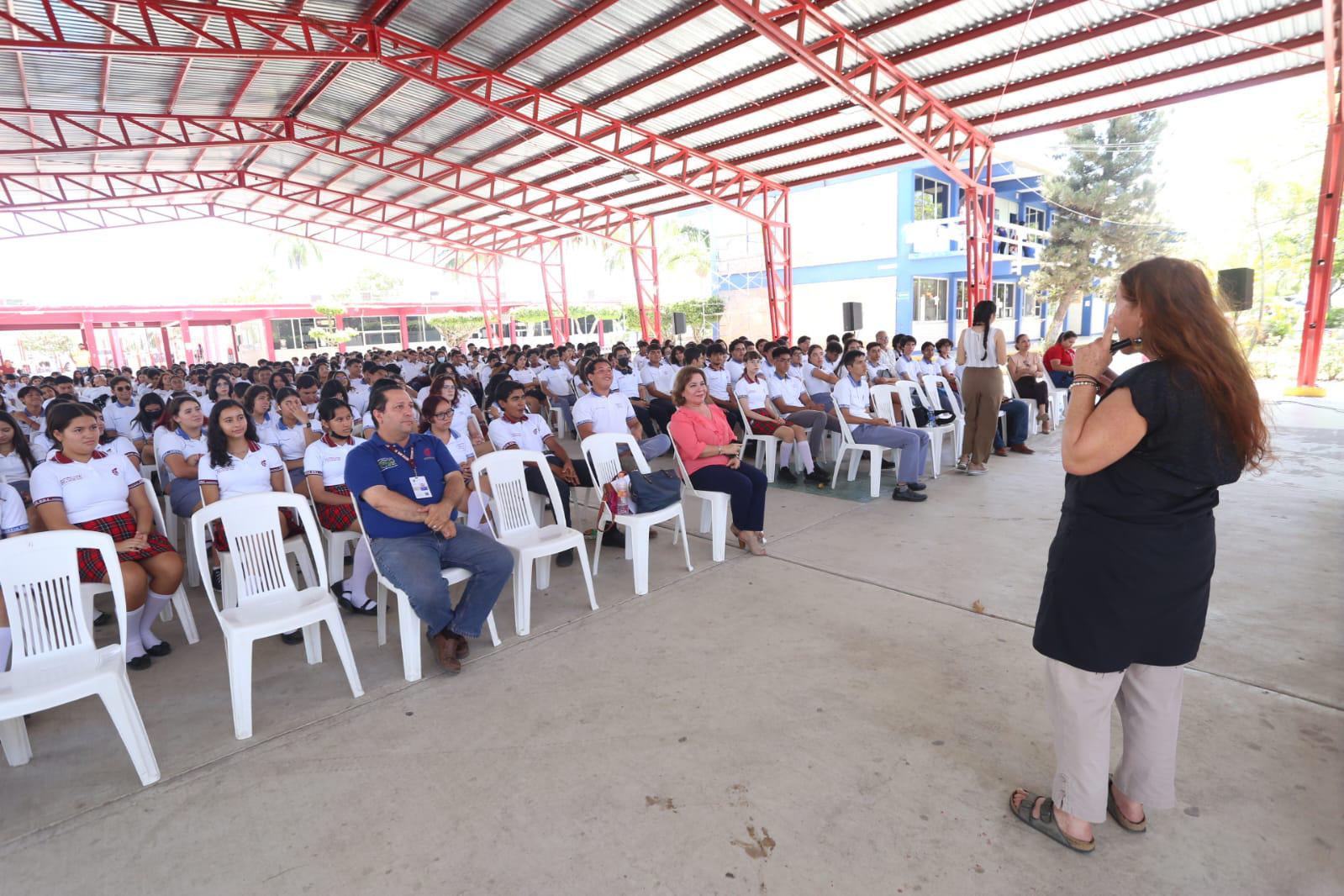 $!Invitan a los jóvenes de CBTIS 51 a ‘nadar en contra de la corriente’