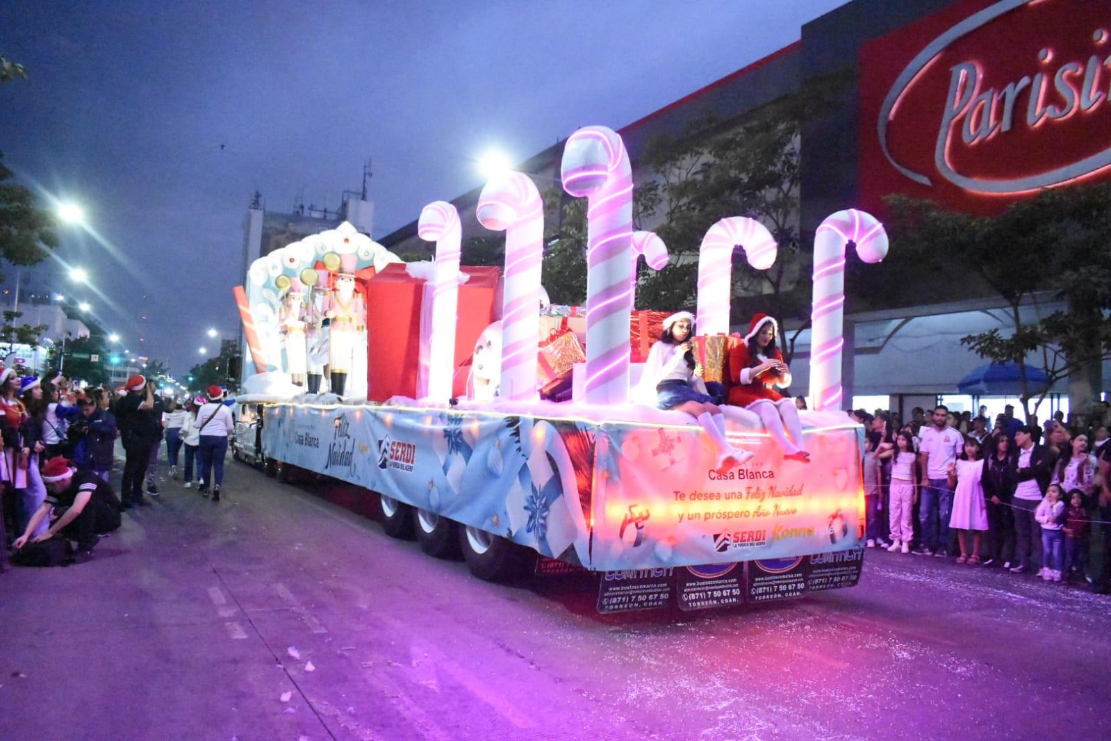 $!Animan con Desfile Navideño espíritu decembrino en Culiacán