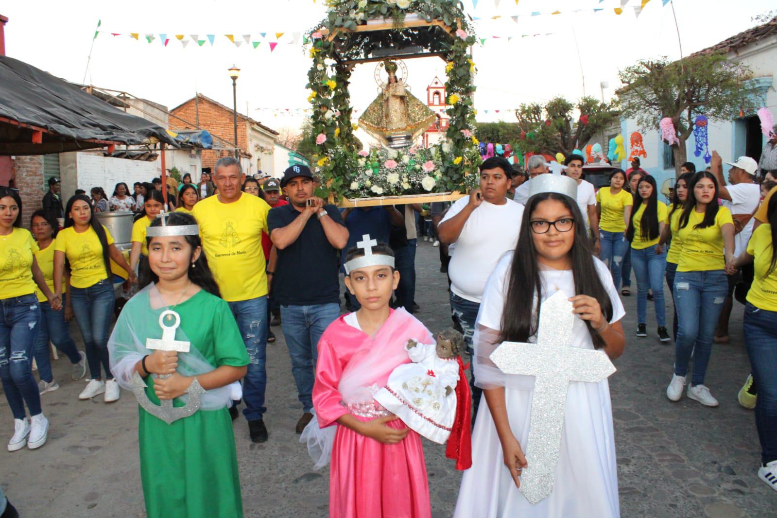 $!Viven con devoción peregrinación de la Virgen de la Candelaria en Matatán, Rosario